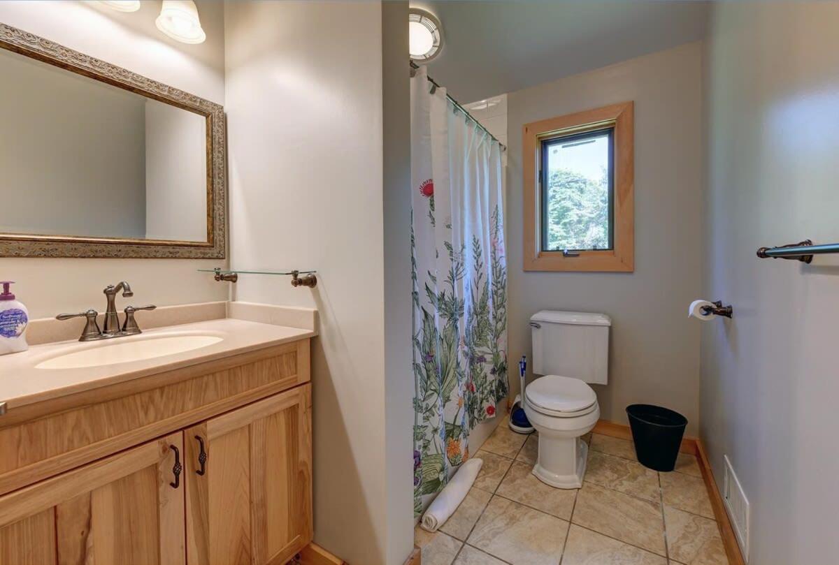 Berkshire Vacation Rentals: Great Barrington Cabin Sleeps 14 Walk To Town Ngoại thất bức ảnh