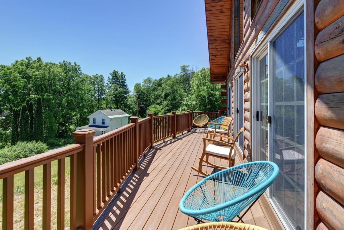 Berkshire Vacation Rentals: Great Barrington Cabin Sleeps 14 Walk To Town Ngoại thất bức ảnh